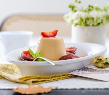 201711 caramel-pannacotta mit zwetschgenkompott